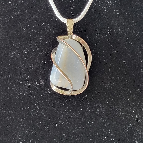 Vintage Caged in Silver Tone Metal Pale Blue Green Stone Pendant Necklace - Picture 5 of 17